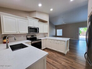2316 E Edna Ave in Phoenix, AZ - Foto de edificio - Building Photo