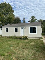 2138 N Center Rd in Burton, MI - Building Photo