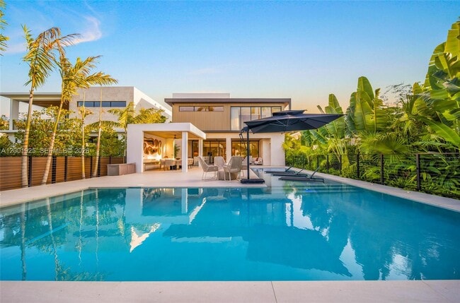 property at 707 NE 77th St