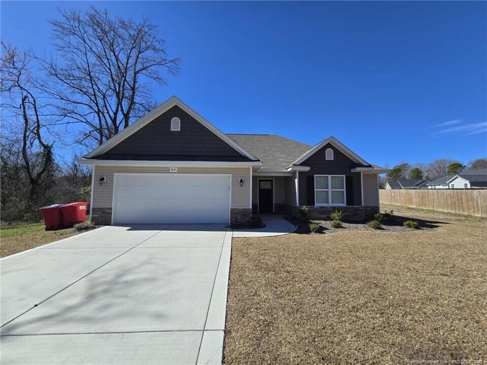 3045 Carolina Church Rd in Parkton, NC - Building Photo