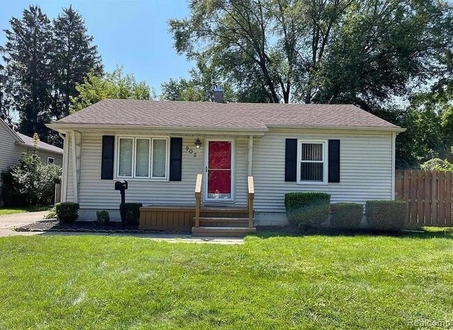property at 902 E Windemere Ave
