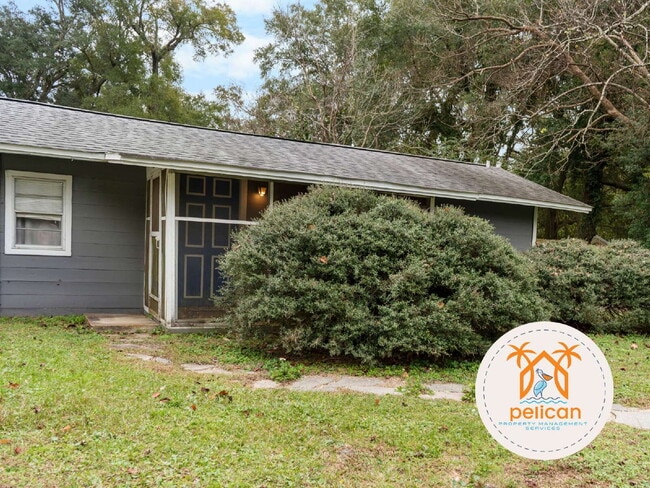 5910 Duchess Rd in Pensacola, FL - Foto de edificio - Building Photo