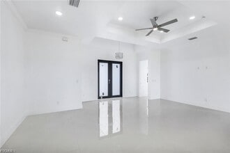 3212 Vera Ct in Lehigh Acres, FL - Foto de edificio - Building Photo