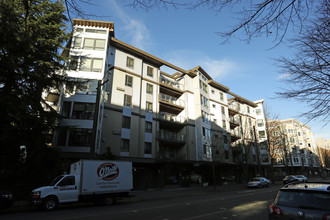 Adelaide in Seattle, WA - Foto de edificio - Building Photo