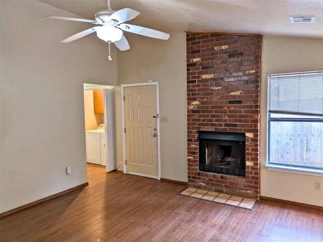 910 NW Dearborn Ave in Lawton, OK - Building Photo - Building Photo