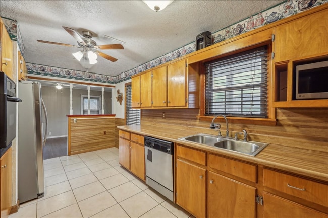 2985 Emile St in Beaumont, TX - Building Photo - Building Photo