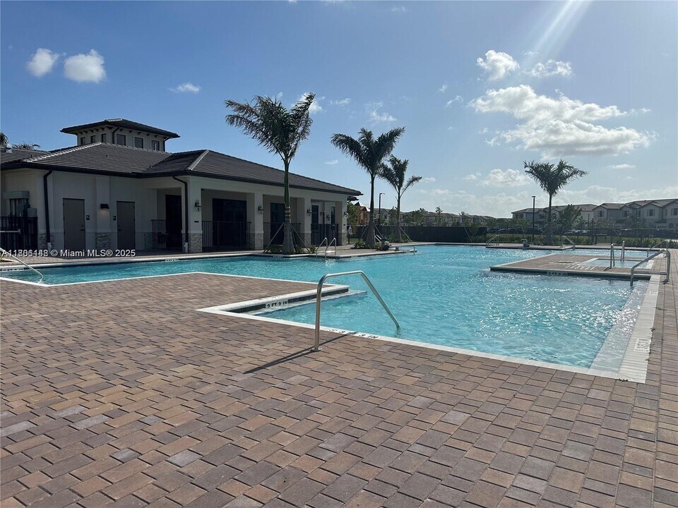 23420 SW 127th Pl in Homestead, FL - Building Photo