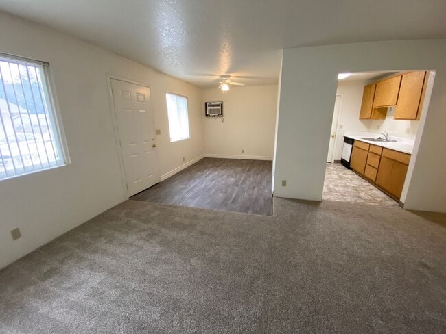 214-214 Sunny Ln in Sutherlin, OR - Building Photo - Building Photo