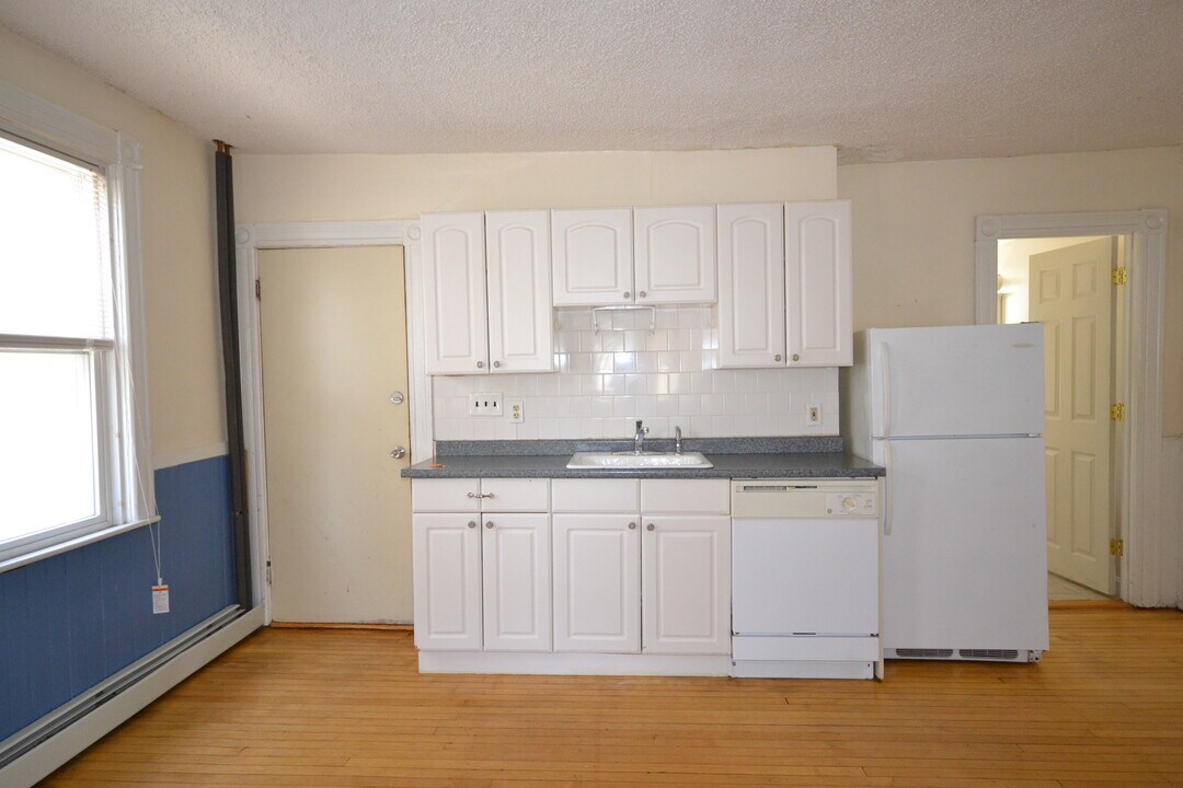103 Tell St in Providence, RI - Building Photo