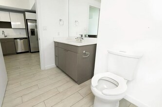 321 NE 26th St, Unit 616 in Miami, FL - Foto de edificio - Building Photo