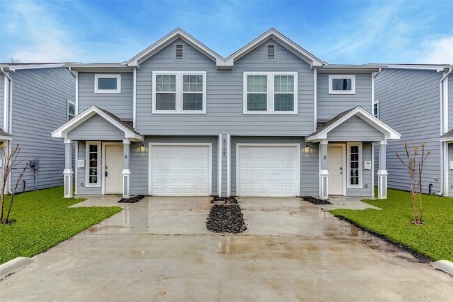 8111 Corinth St, Unit B in Houston, TX - Foto de edificio - Building Photo