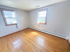 541 Burritt St in New Britain, CT - Building Photo - Building Photo
