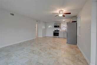 5616 Bronx Ave in Sarasota, FL - Building Photo - Building Photo