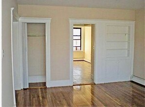 1682 Commonwealth Ave, Unit 2 in Boston, MA - Foto de edificio - Building Photo