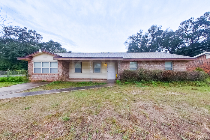 7717 Marlow St in Pensacola, FL - Building Photo