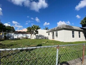 3929 NW 207 St Rd in Miami Gardens, FL - Building Photo - Building Photo