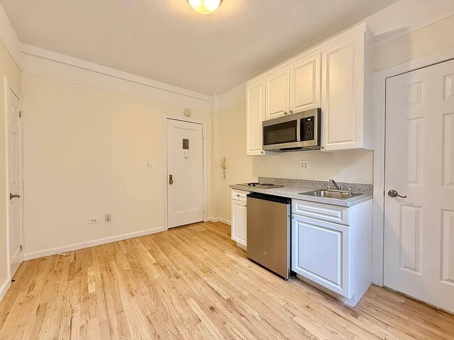 305 W 45th St, Unit 6K
