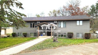 708 8th St N in Hudson, WI - Building Photo