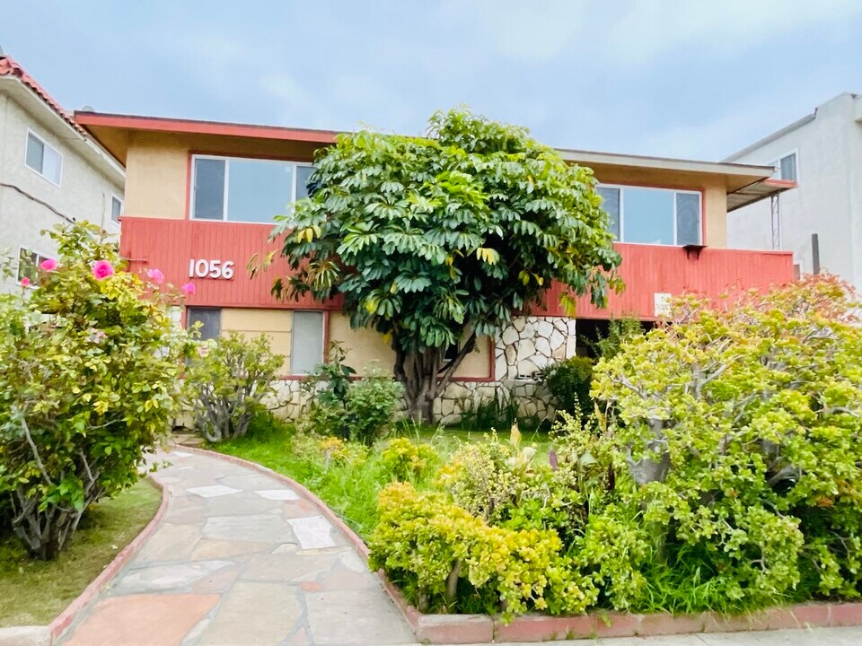 1056 Elm Ave in Glendale, CA - Building Photo