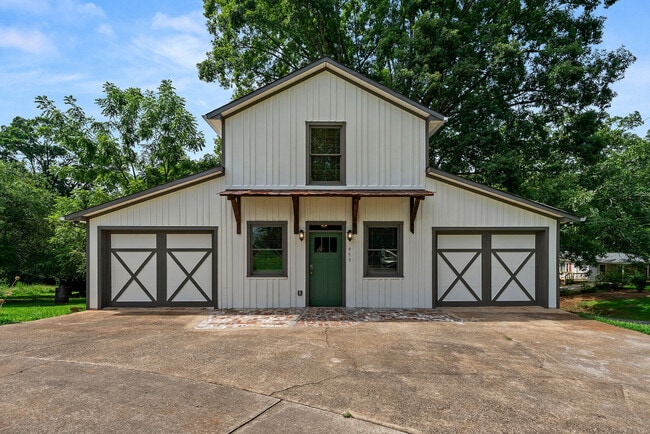 property at 953 W Shadburn Ave