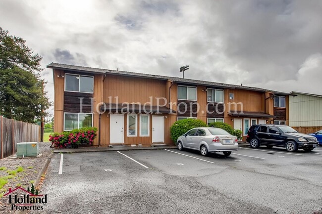 2521 Main St in Forest Grove, OR - Building Photo - Building Photo