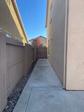 9748 Collie Way in Elk Grove, CA - Building Photo - Building Photo