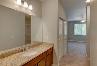 8739 Hanna Ln NE in Lacey, WA - Building Photo - Building Photo