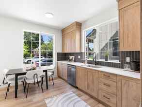 5056 NE 14th Ave in Portland, OR - Building Photo - Interior Photo