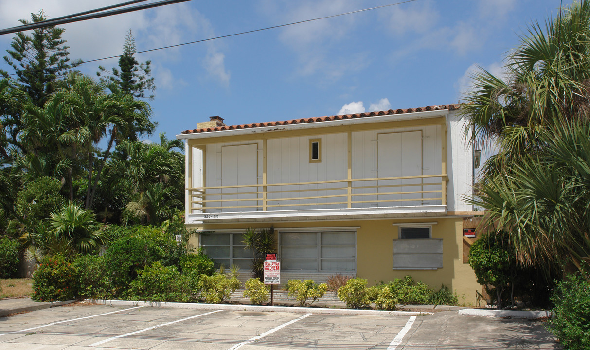 Tropical Garden in Fort Lauderdale, FL - Building Photo