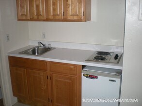 461 Massachusetts Ave, Unit 15 in Boston, MA - Foto de edificio - Building Photo