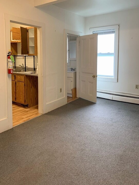 16 Central St in Essex Junction, VT - Building Photo