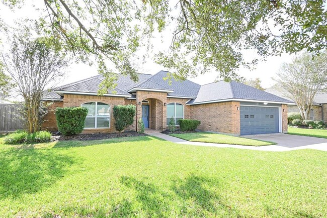 103 Indian Hawthorn in Lake Jackson, TX - Foto de edificio - Building Photo