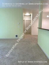 11830 NW Holly Springs Ln in Portland, OR - Foto de edificio - Building Photo