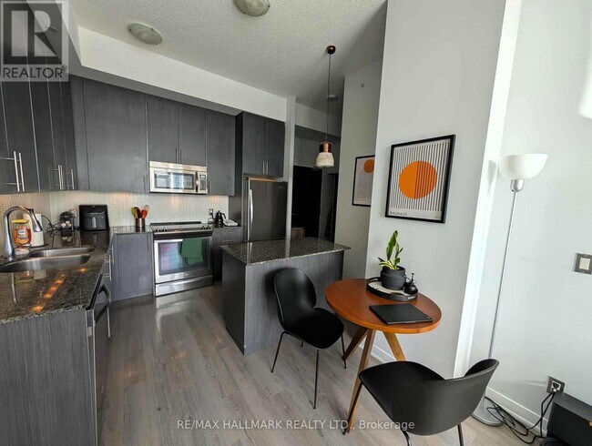 85 Duke St W in Kitchener, ON - Building Photo - Building Photo