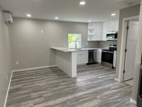 7020 Mango Ave S in St. Petersburg, FL - Building Photo - Building Photo