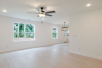 1086 Javier Dr in Springfield, TN - Building Photo - Building Photo