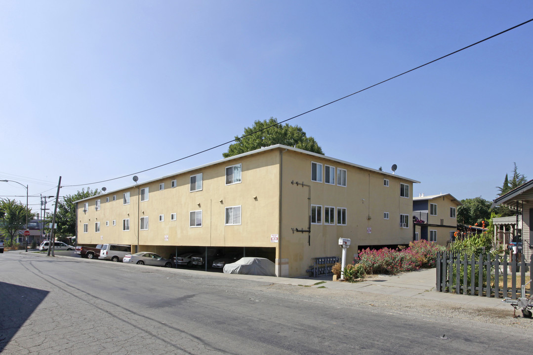 1299 E Julian St in San Jose, CA - Building Photo