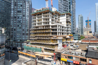 10 Wellesley St W in Toronto, ON - Building Photo - Building Photo