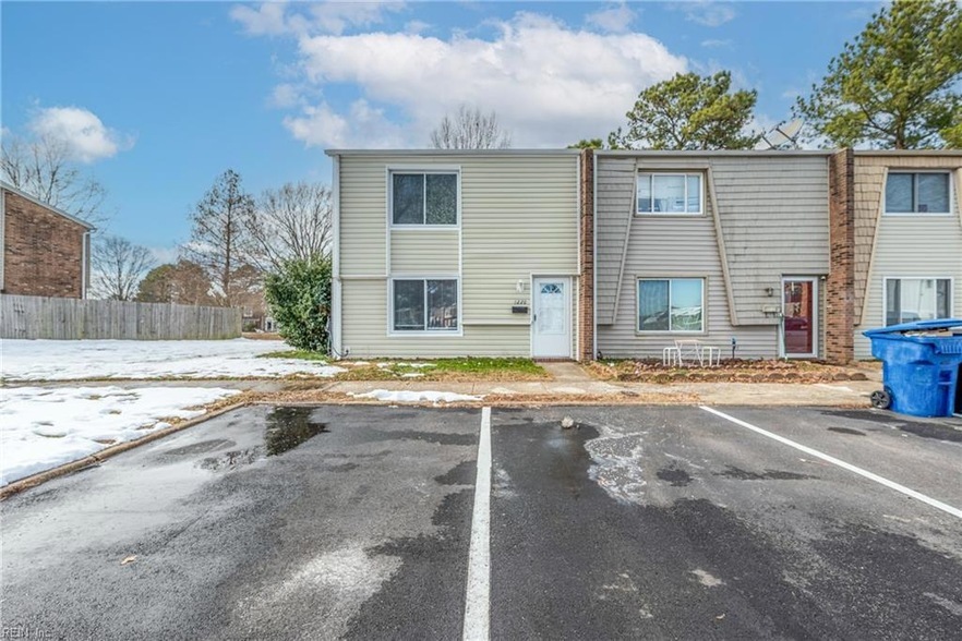 1220 Green Cedar Ln, Unit 1119 in Virginia Beach, VA - Building Photo