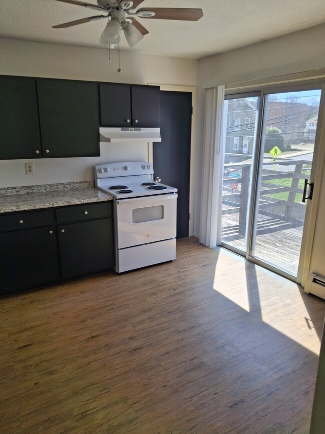 22 Gold St, Unit Gold Street Apartments in Stafford Springs, CT - Building Photo - Building Photo