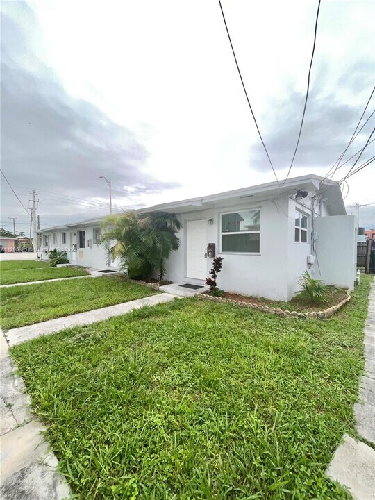 5700 SW 4th St-Unit -4 in Miami, FL - Building Photo