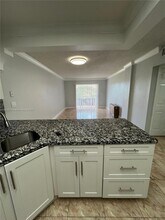 1075 W 68th St in Hialeah, FL - Building Photo - Building Photo