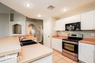 4427 NE 10th Ct in Cape Coral, FL - Building Photo - Building Photo