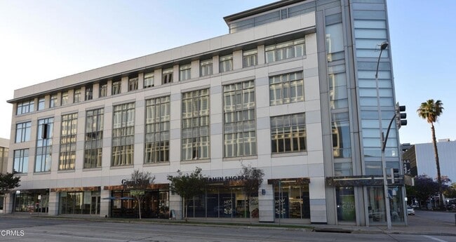 175 S Lake Ave, Unit 406 in Pasadena, CA - Foto de edificio - Building Photo