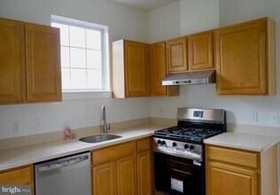 12004 Amber Ridge Cir in Germantown, MD - Building Photo - Building Photo