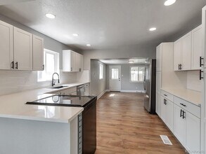 1655 N Oakland St in Aurora, CO - Building Photo - Building Photo