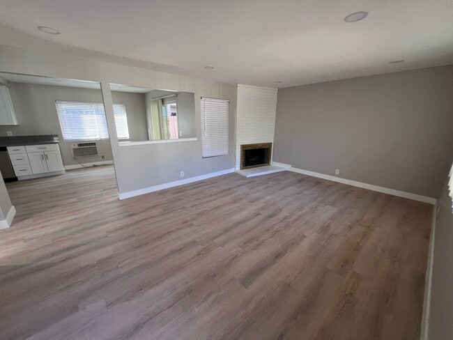 1971 Evergreen St, Unit 1971 in La Verne, CA - Foto de edificio - Building Photo