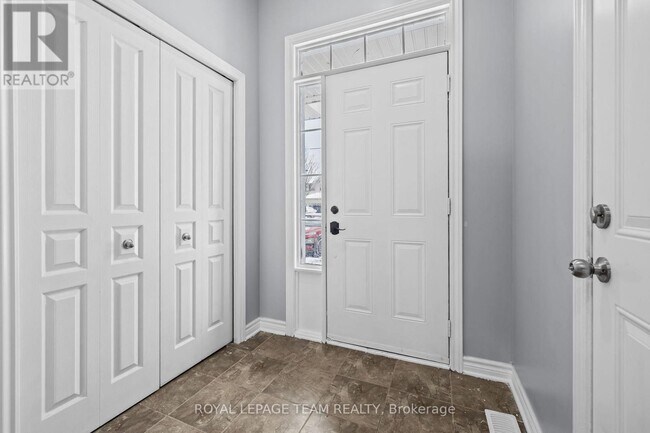 943 Klondike Rd in Ottawa, ON - Building Photo - Building Photo