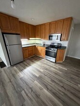 1563 Oakwood Dr in Waterloo, IA - Building Photo - Building Photo