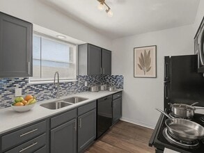 2508 Ridgmar Blvd, Unit Regency 1 Bedroom in Fort Worth, TX - Building Photo - Building Photo